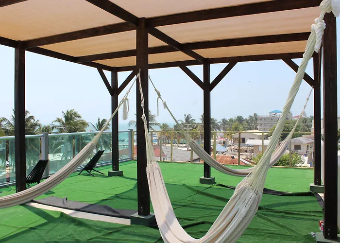 Barefoot Caye Caulker Hotel