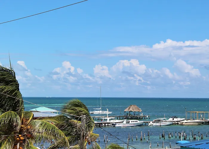 Barefoot Caye Caulker Hotel
